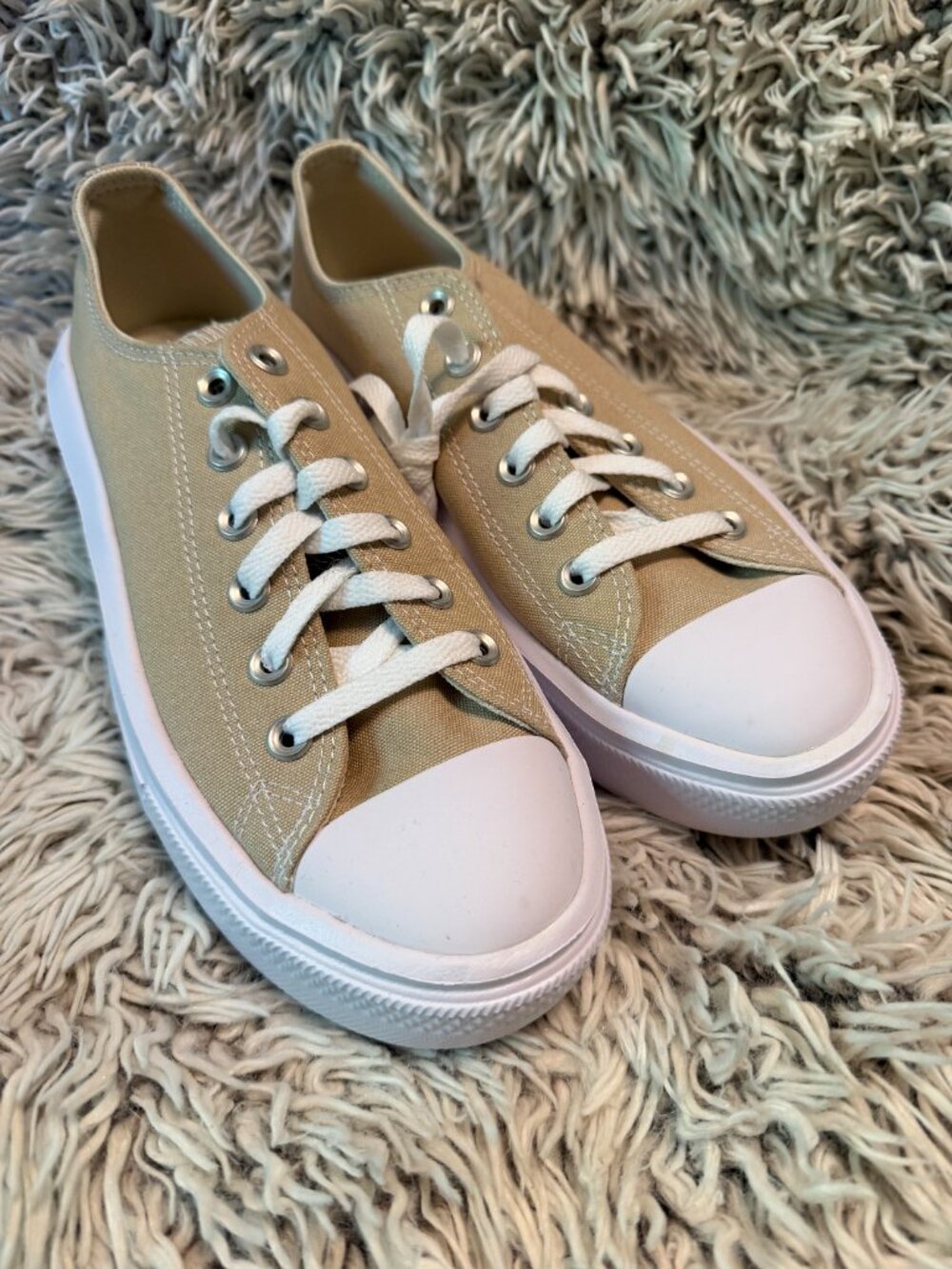 NWOT Converse Platform Sneakers Tan White Size 8.5 - Picture 2 of 8